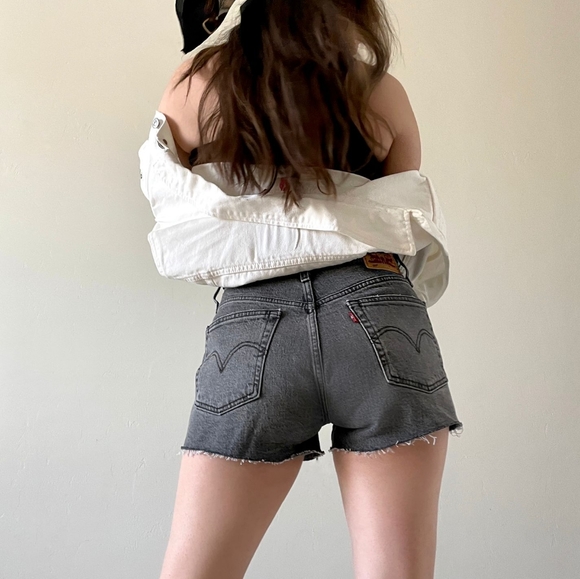 501 Levi's Shorts - Picture 3 of 4